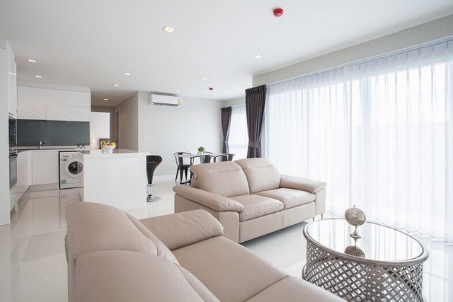 Condominium for Rent Ban Amphur showing the living, dining and kitchen areas Condominium for Rent Ban Amphur showing the living, dining and kitchen areas
