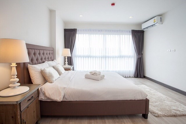 Condominium for Rent Ban Amphur showing the master bedroom Condominium for Rent Ban Amphur showing the master bedroom