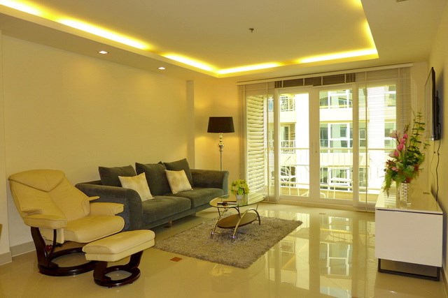 Condominium for Rent Pattaya showing the living room Condominium for Rent Pattaya showing the living room