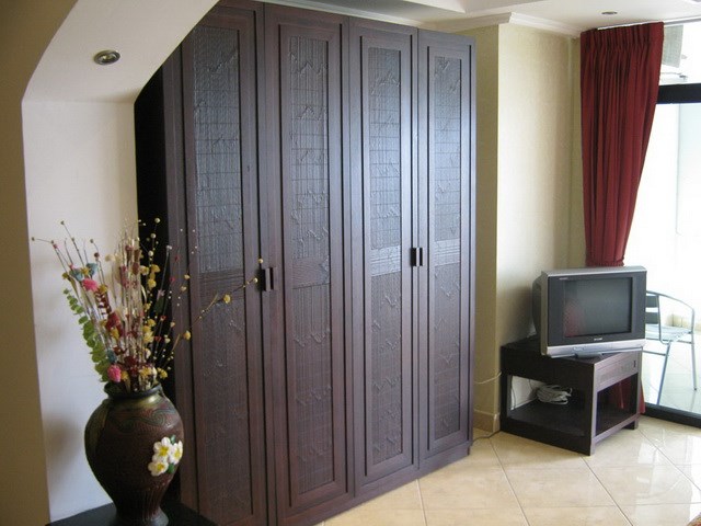 Condominium for rent Jomtien showing the wardrobes Condominium for rent Jomtien showing the wardrobes