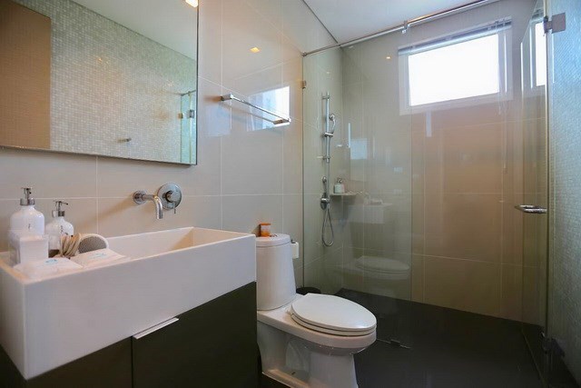 Condominium for rent Jomtien Pattaya showing the second bathroom Condominium for rent Jomtien Pattaya showing the second bathroom