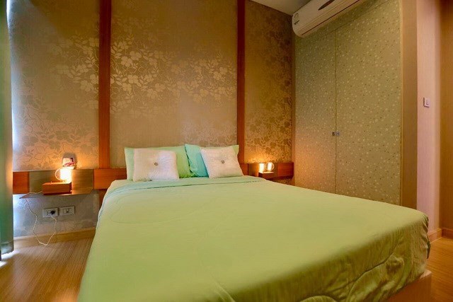 Condominium for rent Jomtien Pattaya showing the second bedroom with built-in wardrobes Condominium for rent Jomtien Pattaya showing the second bedroom with built-in wardrobes
