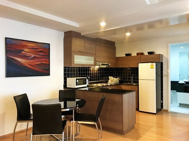 Condominium for Rent Central Pattaya showing the dining, kitchen and second bathroom Condominium for Rent Central Pattaya showing the dining, kitchen and second bathroom