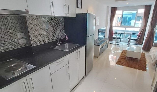 Condominium for rent Pattaya showing the kitchen, living and dining areas Condominium for rent Pattaya showing the kitchen, living and dining areas