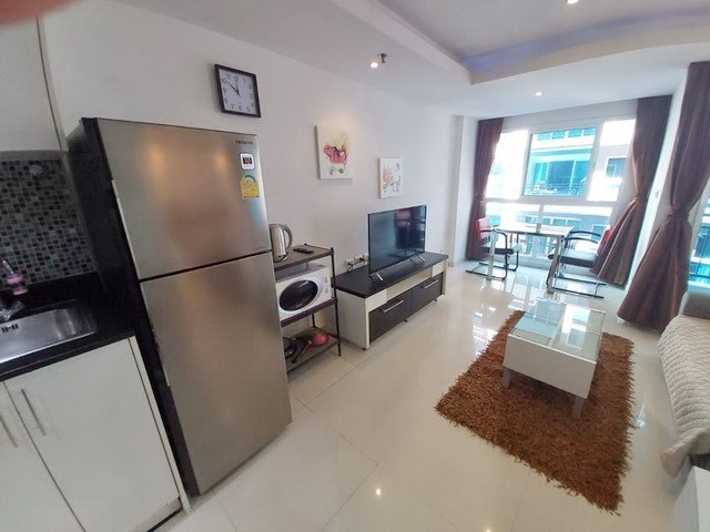 Condominium for rent Pattaya showing the living and dining areas Condominium for rent Pattaya showing the living and dining areas