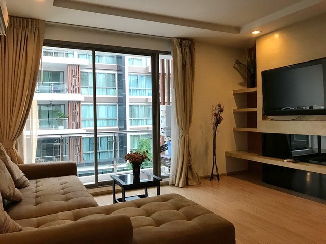 Condominium for Rent Central Pattaya showing the living area and balcony Condominium for Rent Central Pattaya showing the living area and balcony