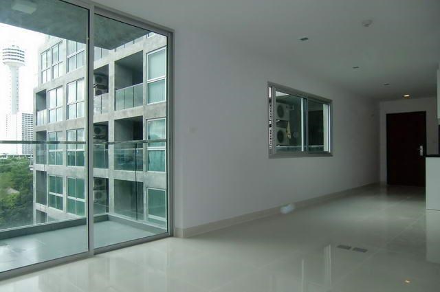Condominium For Rent Pratumnak showing the balcony Condominium For Rent Pratumnak showing the balcony