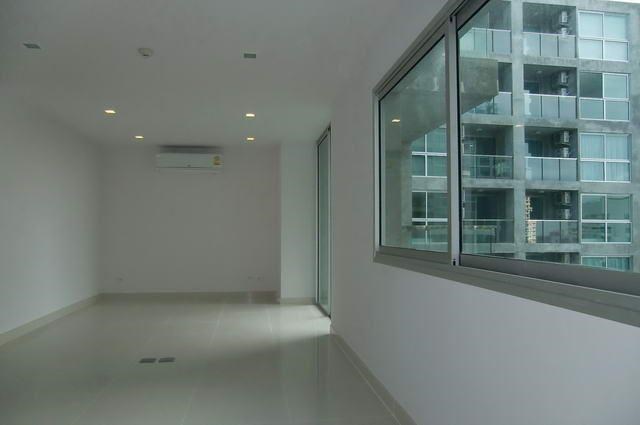 Condominium For Rent Pratumnak showing the living area Condominium For Rent Pratumnak showing the living area