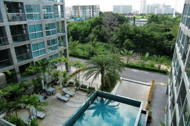 Condominium For Rent Pratumnak showing the pool view Condominium For Rent Pratumnak showing the pool view