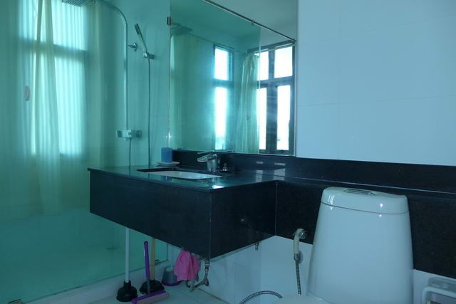 Condominium For Sale Pattaya showing the bathroom Condominium For Sale Pattaya showing the bathroom