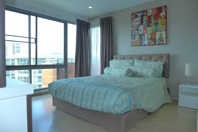 Condominium For Sale Pattaya showing the master bedroom Condominium For Sale Pattaya showing the master bedroom