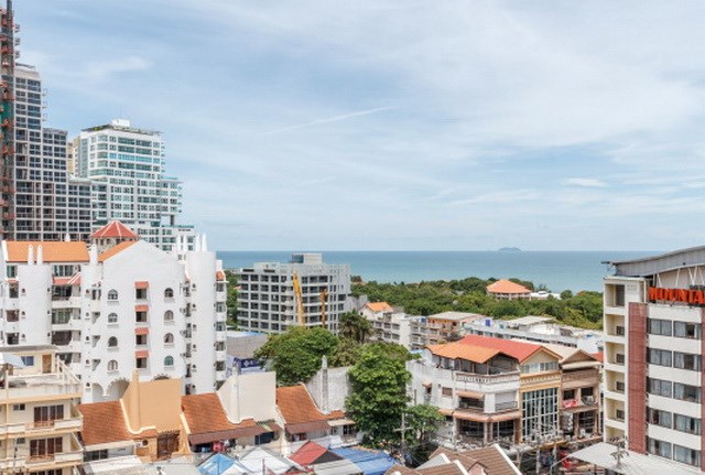 Condominium for sale The Peak Pattaya showing the balcony view Condominium for sale The Peak Pattaya showing the balcony view