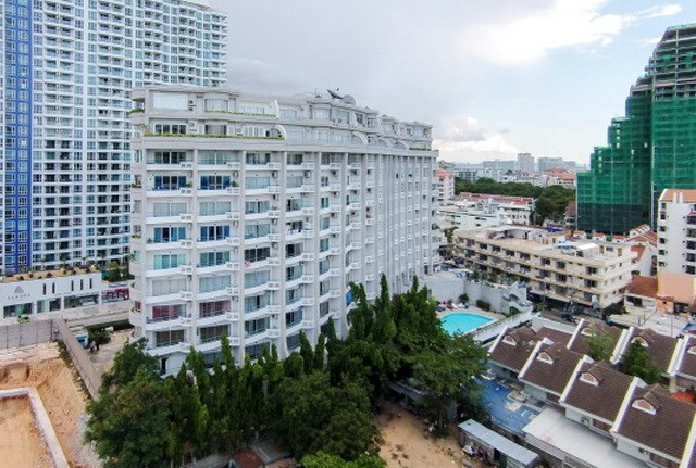 Condominium for sale The Peak Pattaya showing the condo building Condominium for sale The Peak Pattaya showing the condo building