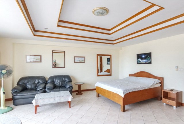 Condominium for sale The Peak Pattaya showing the living area Condominium for sale The Peak Pattaya showing the living area