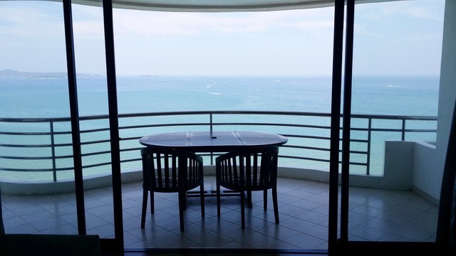 Condominium for rent Pattaya Royal Cliff showing the balcony and sea views Condominium for rent Pattaya Royal Cliff showing the balcony and sea views