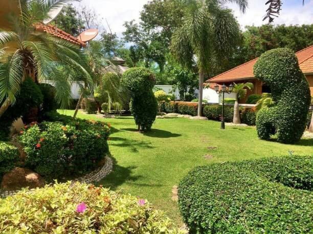 House for rent East Pattaya showing the garden House for rent East Pattaya showing the garden