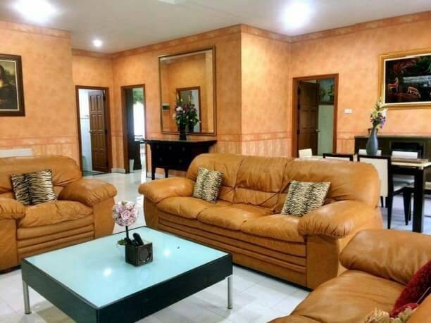 House for rent East Pattaya showing the living and dining areas House for rent East Pattaya showing the living and dining areas