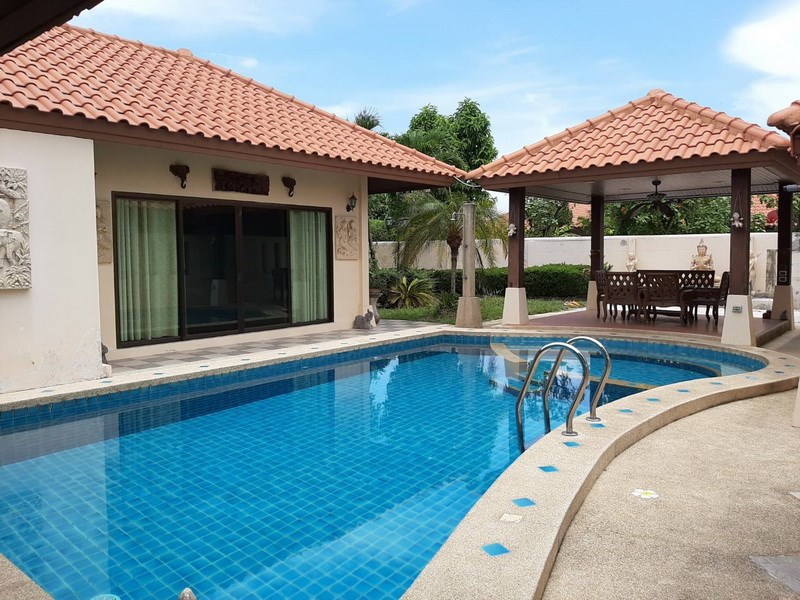 House for rent Huay Yai Pattaya showing the pool and garden House for rent Huay Yai Pattaya showing the pool and garden