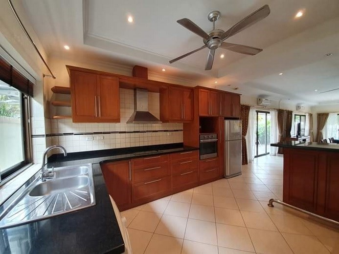 House for rent Jomtien Pattaya showing the kitchen House for rent Jomtien Pattaya showing the kitchen