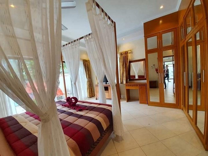 House for rent Jomtien Pattaya showing the master bedroom House for rent Jomtien Pattaya showing the master bedroom
