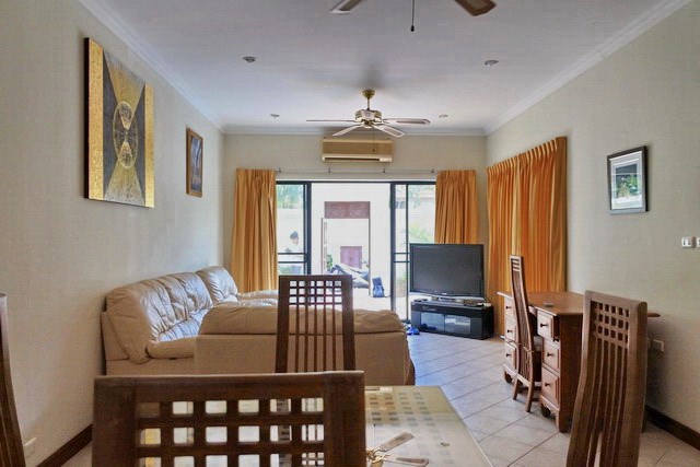 House for rent View Talay Villas Jomtien showing the dining and living areas House for rent View Talay Villas Jomtien showing the dining and living areas