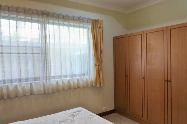 House for rent View Talay Villas Jomtien showing the second bedroom with built-in wardrobe House for rent View Talay Villas Jomtien showing the second bedroom with built-in wardrobe