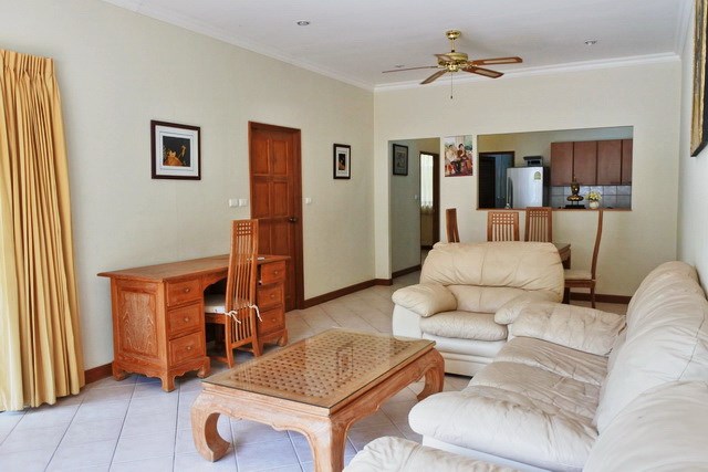 House for rent View Talay Villas Jomtien showing the living, dining and kitchen areas House for rent View Talay Villas Jomtien showing the living, dining and kitchen areas