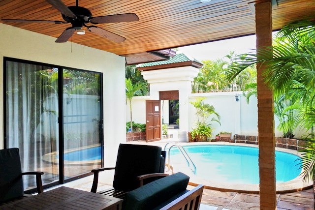 House for rent View Talay Villas Jomtien showing the terrace and pool House for rent View Talay Villas Jomtien showing the terrace and pool