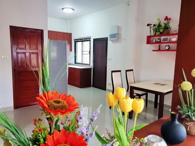 House For sale East Pattaya showing the dining area House For sale East Pattaya showing the dining area