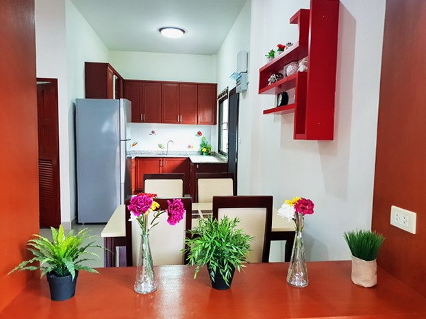 House For sale East Pattaya showing the dining and kitchen areas House For sale East Pattaya showing the dining and kitchen areas