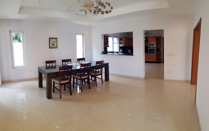 House for sale Pattaya SIAM ROYAL VIEW showing the dining and kitchen areas House for sale Pattaya SIAM ROYAL VIEW showing the dining and kitchen areas
