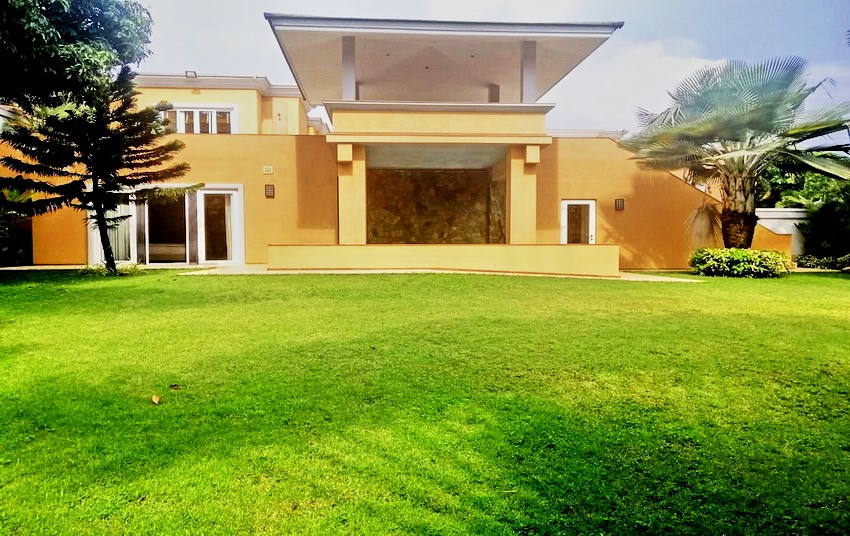 House for sale Pattaya SIAM ROYAL VIEW showing the house and garden House for sale Pattaya SIAM ROYAL VIEW showing the house and garden