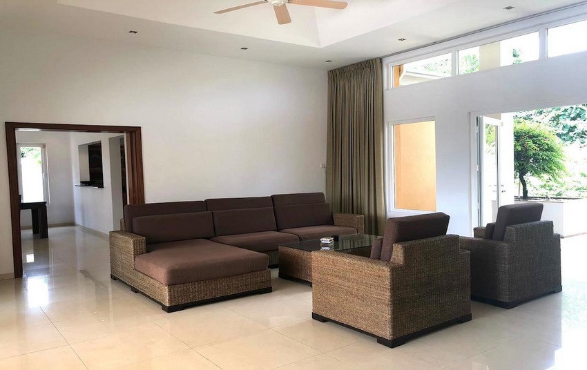 House for sale Pattaya SIAM ROYAL VIEW showing the living room House for sale Pattaya SIAM ROYAL VIEW showing the living room