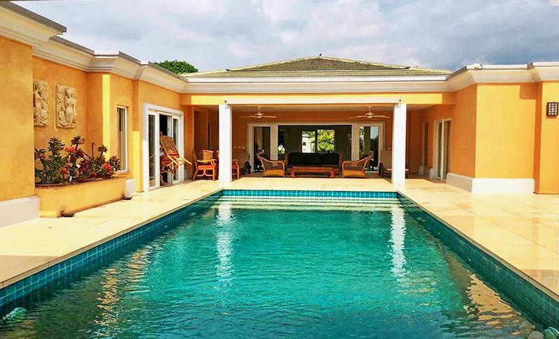 House for sale Pattaya SIAM ROYAL VIEW showing the house and pool House for sale Pattaya SIAM ROYAL VIEW showing the house and pool