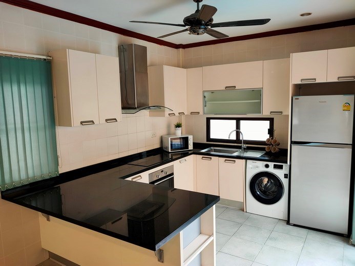 House for sale East Pattaya showing the kitchen House for sale East Pattaya showing the kitchen