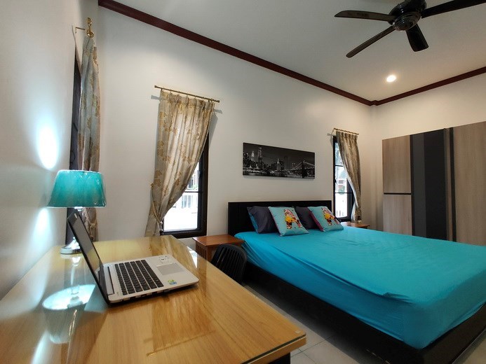 House for sale East Pattaya showing the third bedroom with office area House for sale East Pattaya showing the third bedroom with office area